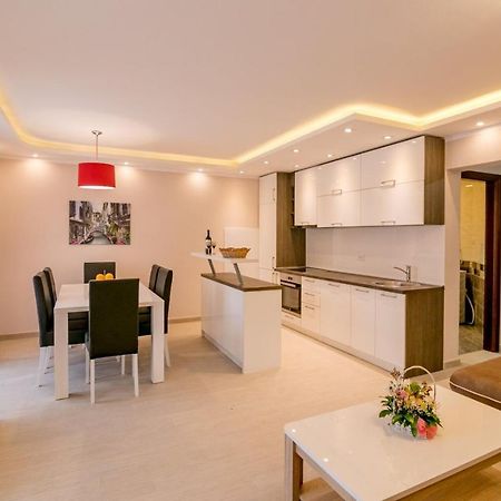 Apartmani Matej โกตอร์ ภายนอก รูปภาพ