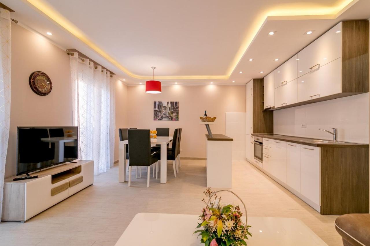 Apartmani Matej โกตอร์ ภายนอก รูปภาพ