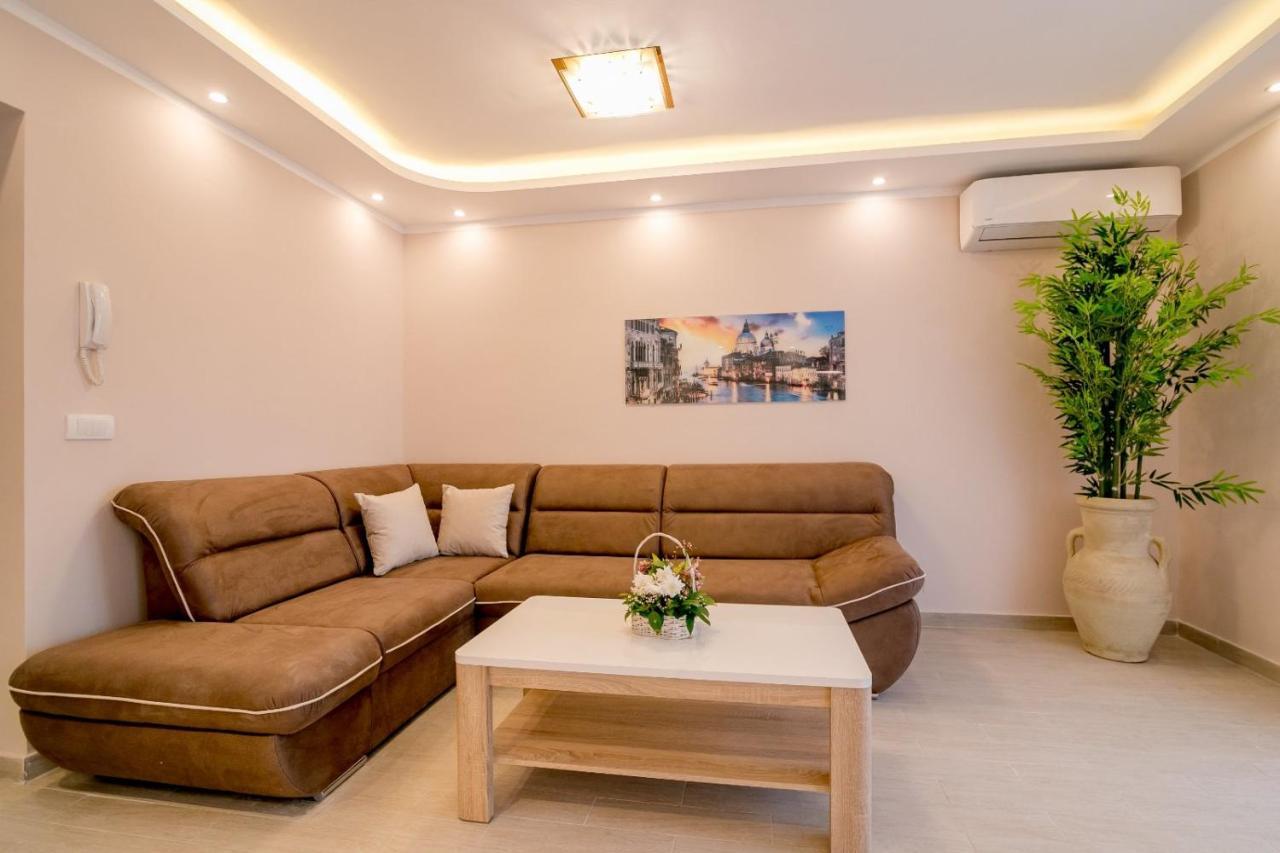 Apartmani Matej โกตอร์ ภายนอก รูปภาพ