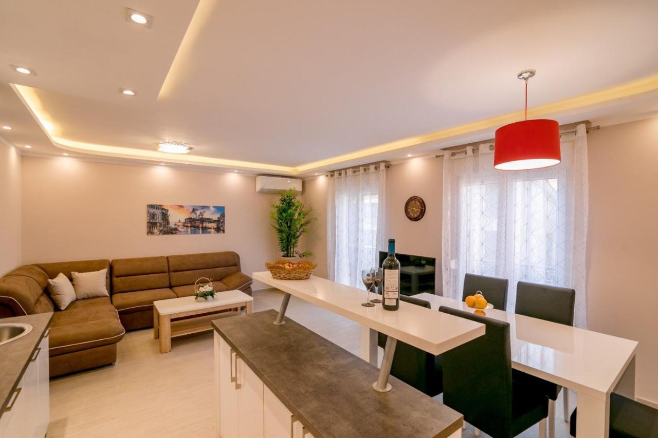 Apartmani Matej โกตอร์ ภายนอก รูปภาพ