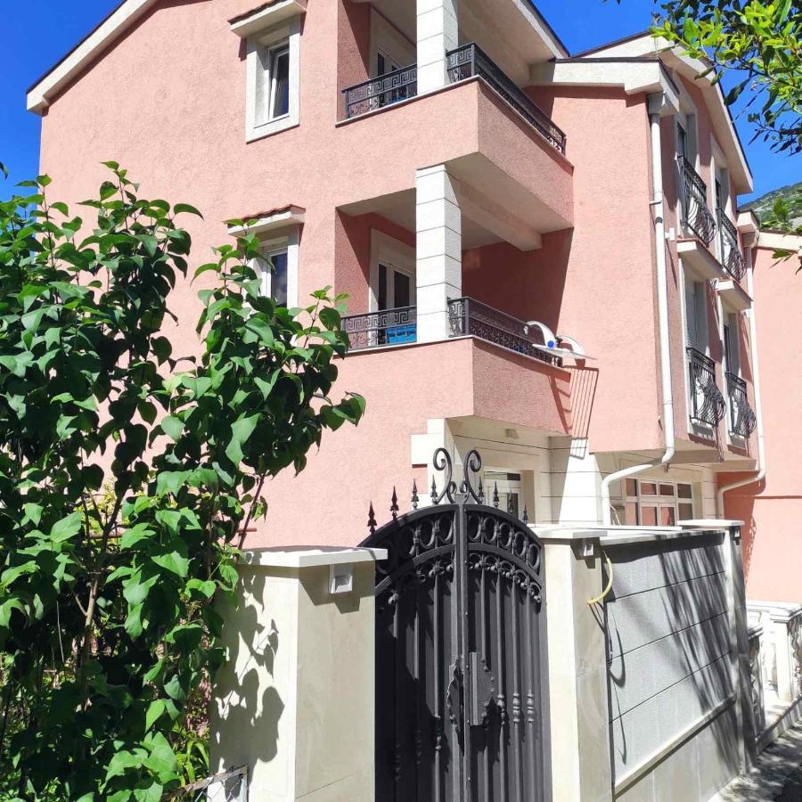 Apartmani Matej โกตอร์ ภายนอก รูปภาพ