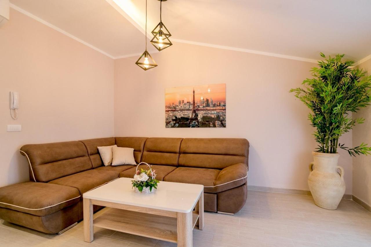 Apartmani Matej โกตอร์ ภายนอก รูปภาพ