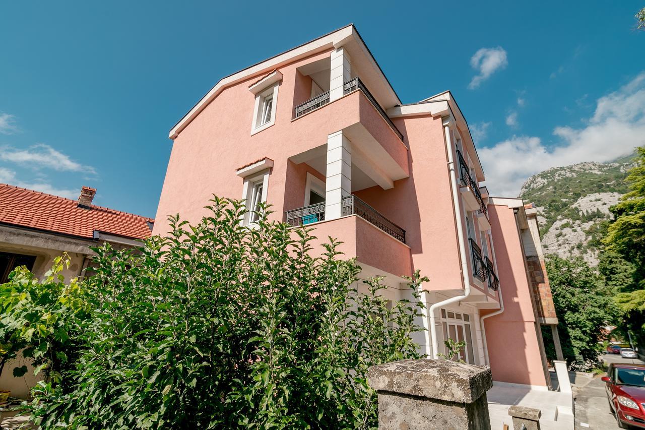 Apartmani Matej โกตอร์ ภายนอก รูปภาพ